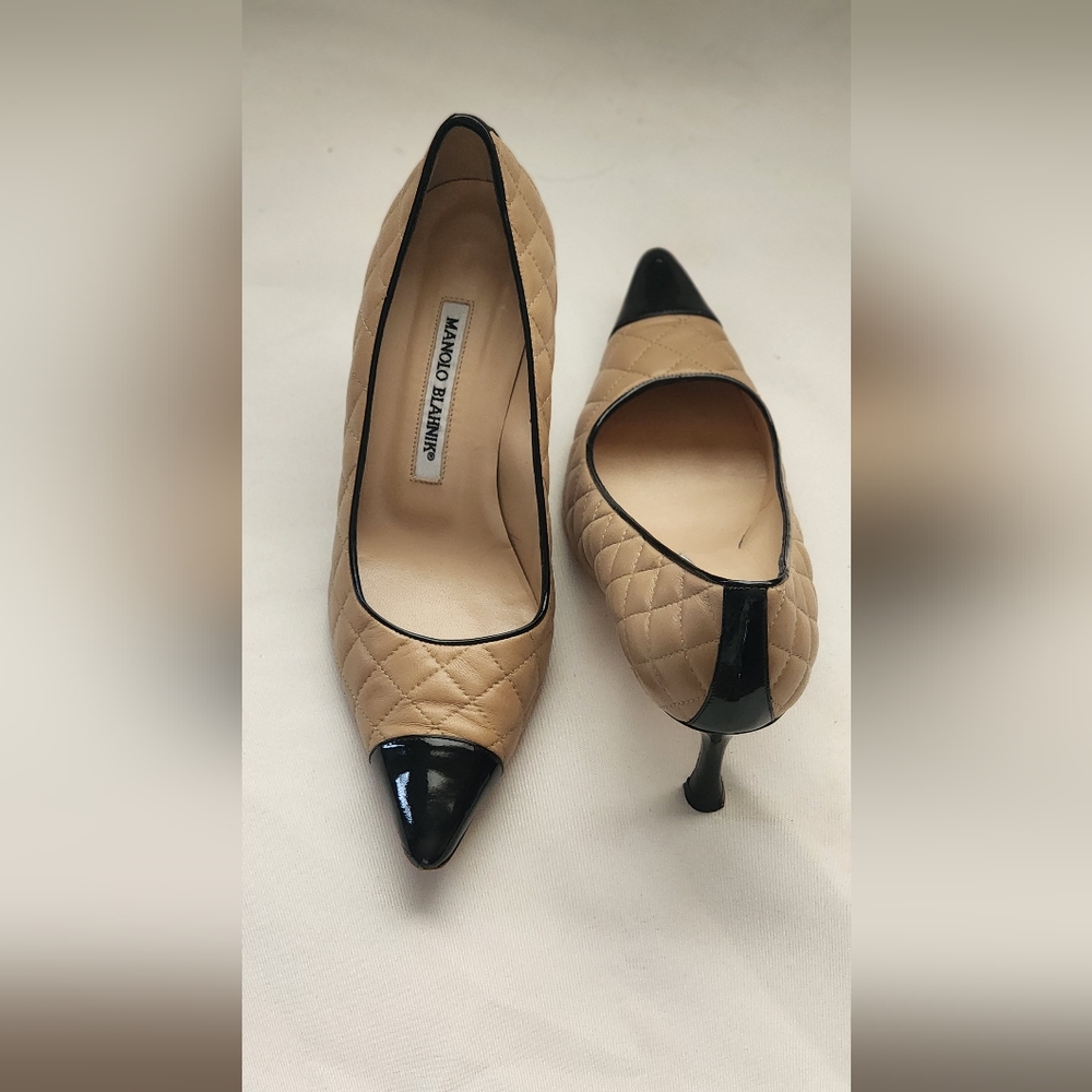 Manolo Blahnik pumps. Beige and black size 6 1/2